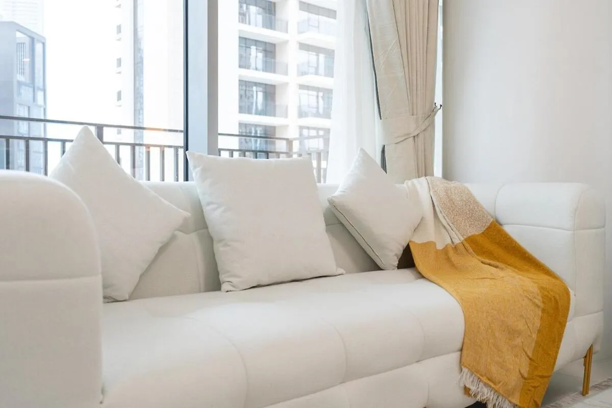 Bright And Chic 2-Bedrooms In Downtown Near Burj Khalifa And Dubai Mall!