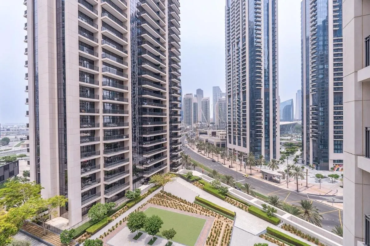 Bright And Chic 2-Bedrooms In Downtown Near Burj Khalifa And Dubai Mall! Apartment