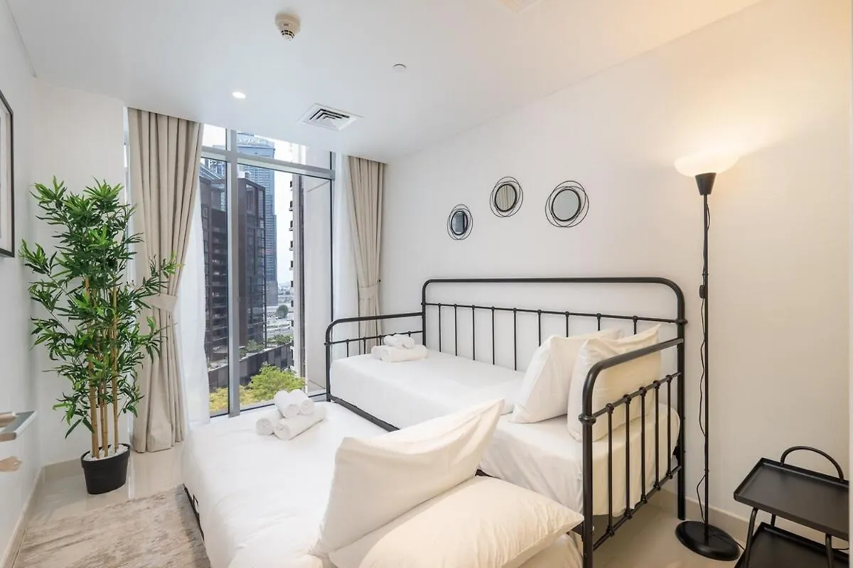 Bright And Chic 2-Bedrooms In Downtown Near Burj Khalifa And Dubai Mall! United Arab Emirates