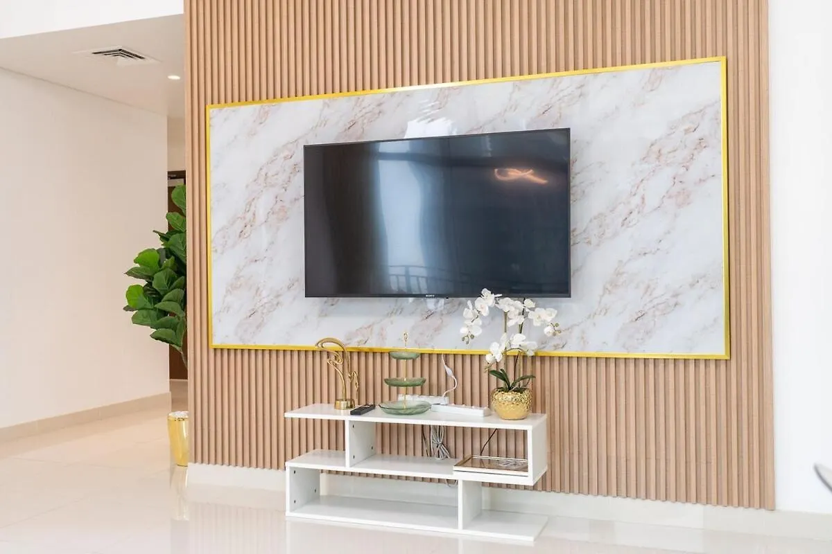 Bright And Chic 2-Bedrooms In Downtown Near Burj Khalifa And Dubai Mall!