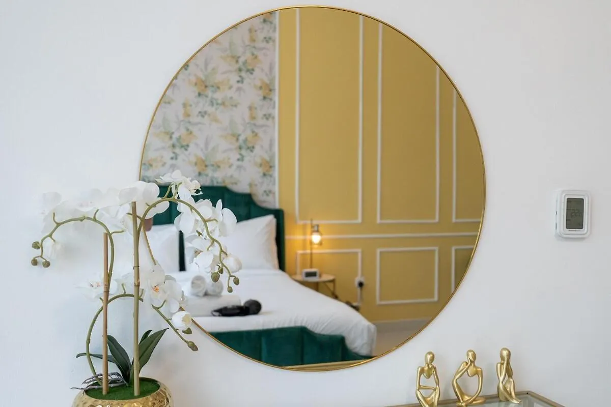 Bright And Chic 2-Bedrooms In Downtown Near Burj Khalifa And Dubai Mall!
