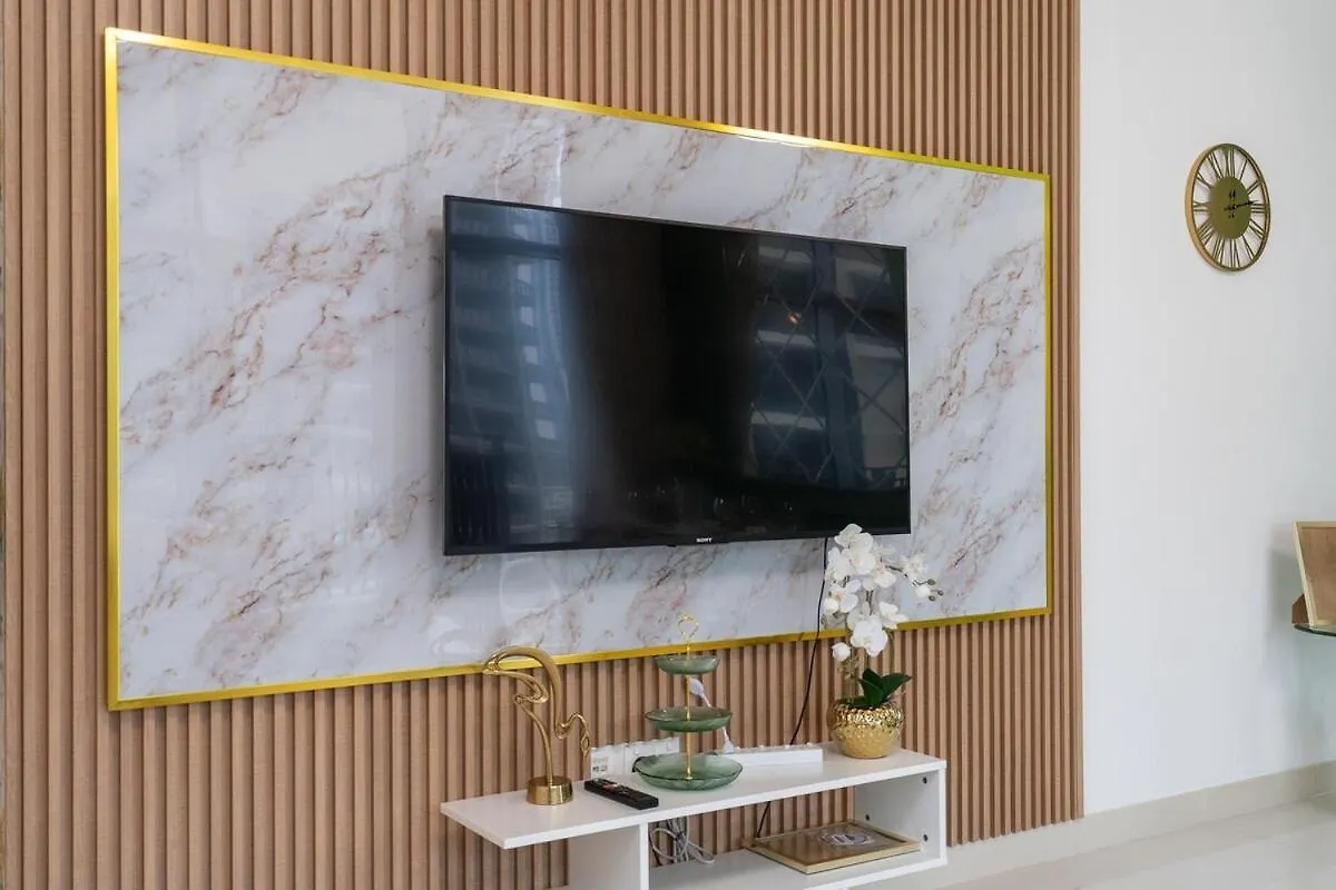 Apartment Bright And Chic 2-Bedrooms In Downtown Near Burj Khalifa And Dubai Mall!