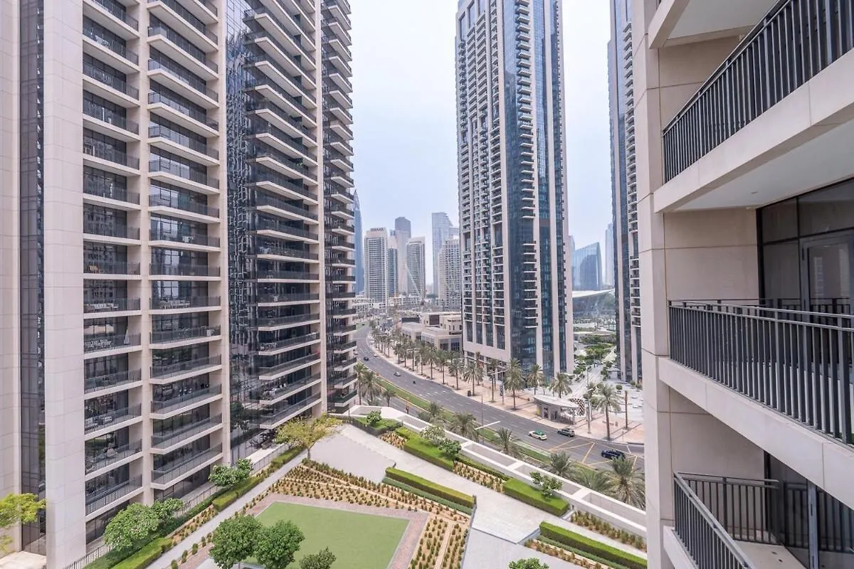 Bright And Chic 2-Bedrooms In Downtown Near Burj Khalifa And Dubai Mall! 0*,