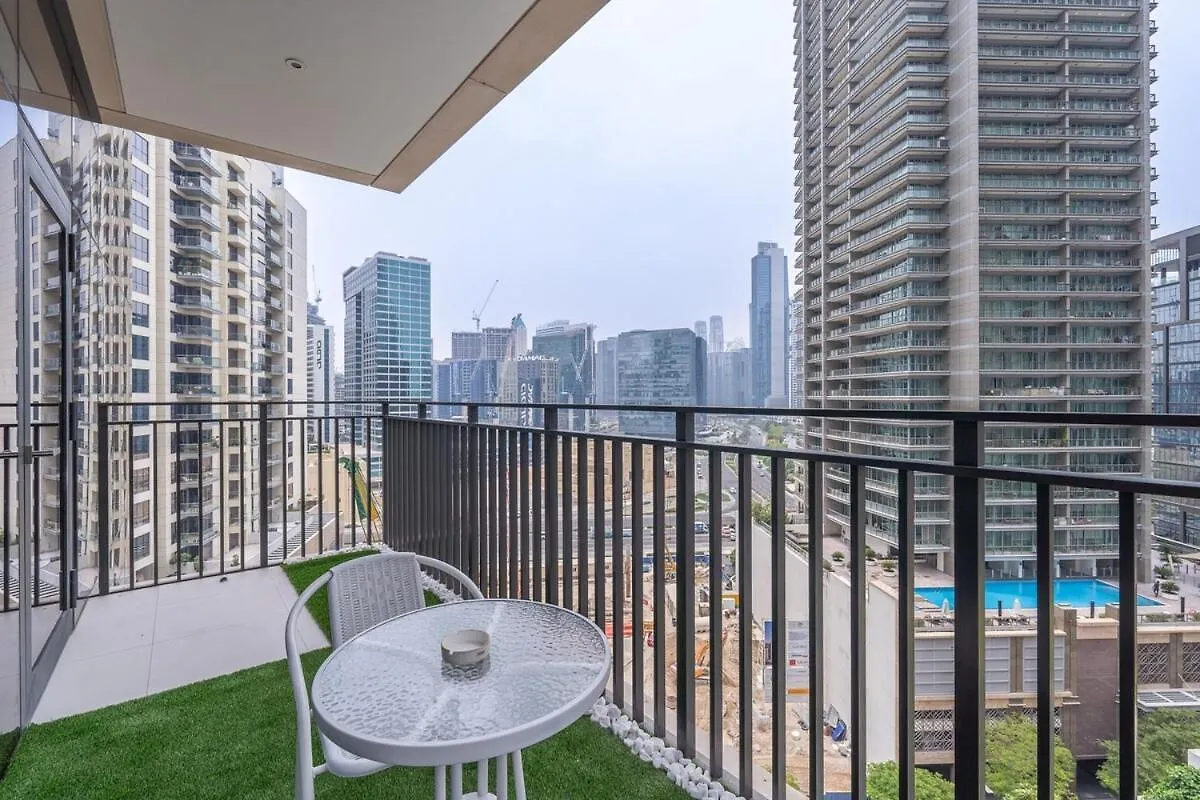 Apartment Bright And Chic 2-Bedrooms In Downtown Near Burj Khalifa And Dubai Mall!
