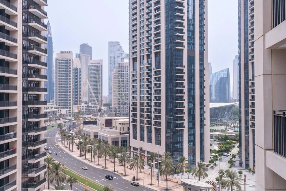 Bright And Chic 2-Bedrooms In Downtown Near Burj Khalifa And Dubai Mall! Apartment