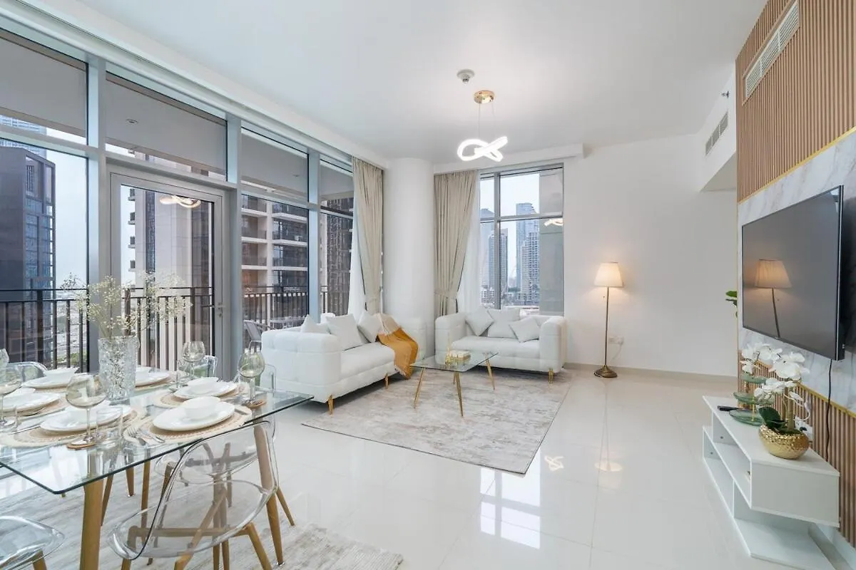 Bright And Chic 2-Bedrooms In Downtown Near Burj Khalifa And Dubai Mall! 0*,  United Arab Emirates