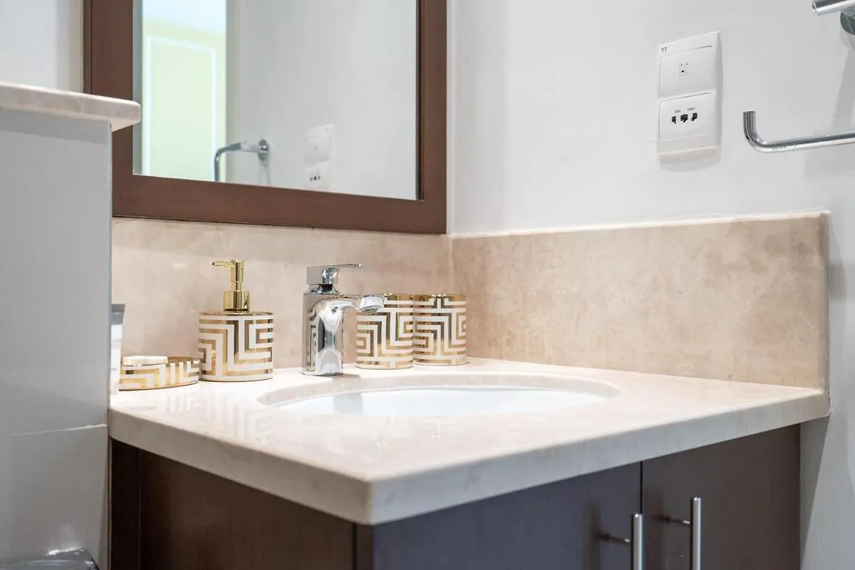 Apartment Bright And Chic 2-Bedrooms In Downtown Near Burj Khalifa And Dubai Mall!