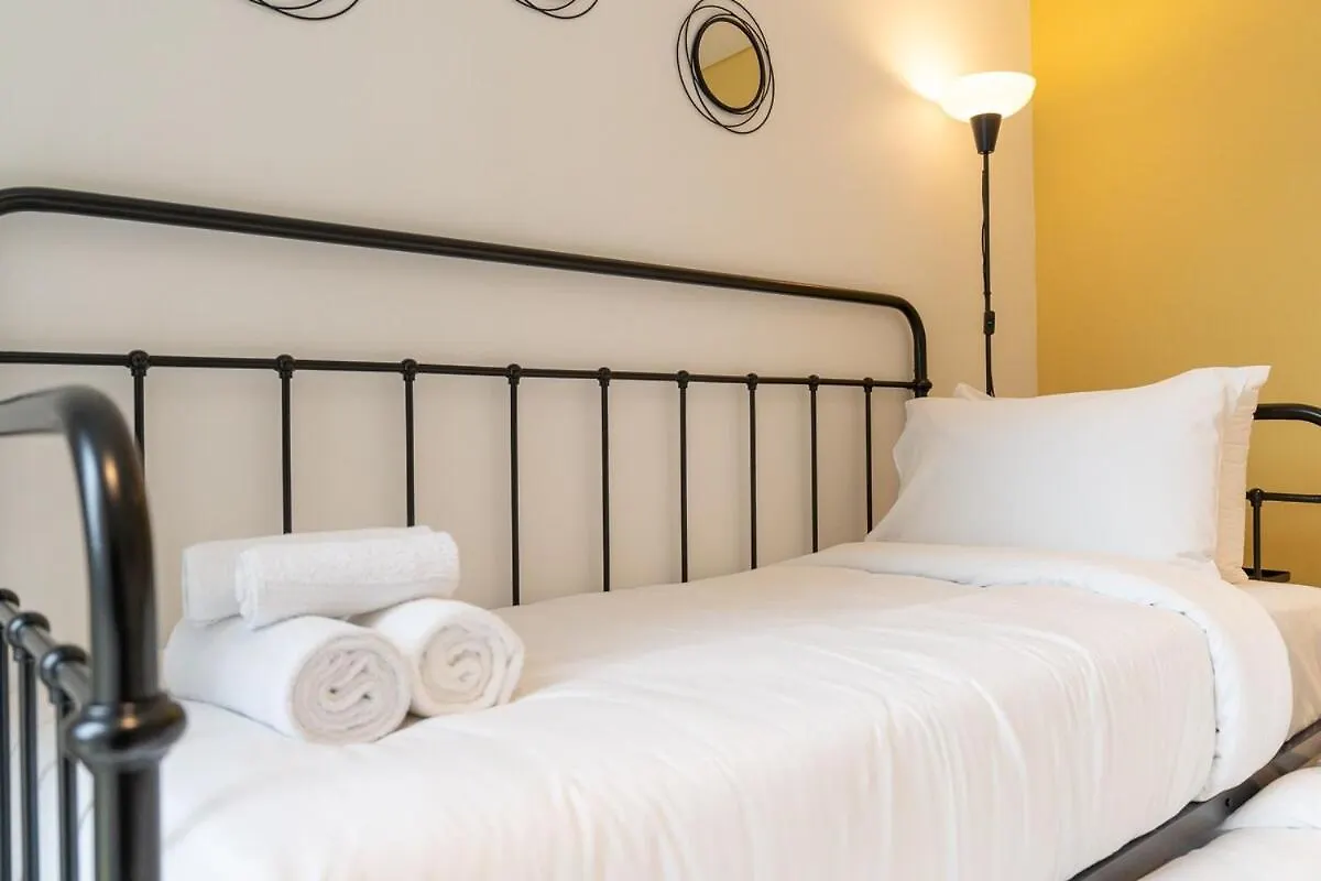 Bright And Chic 2-Bedrooms In Downtown Near Burj Khalifa And Dubai Mall! 0*,