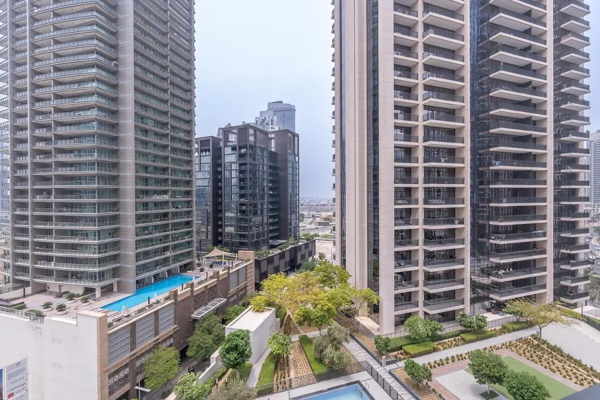 Bright And Chic 2-Bedrooms In Downtown Near Burj Khalifa And Dubai Mall! Apartment