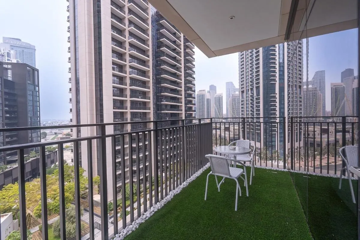 Bright And Chic 2-Bedrooms In Downtown Near Burj Khalifa And Dubai Mall! Apartment
